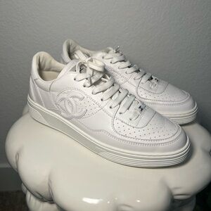 CHANEL CC White Calfskin Leather Low Top
Sneaker 23a collection